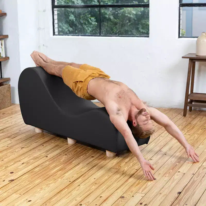 Chaise longue Avana per stretching e relax, gambe in legno di hevea, similpelle - Grigio sottomarino