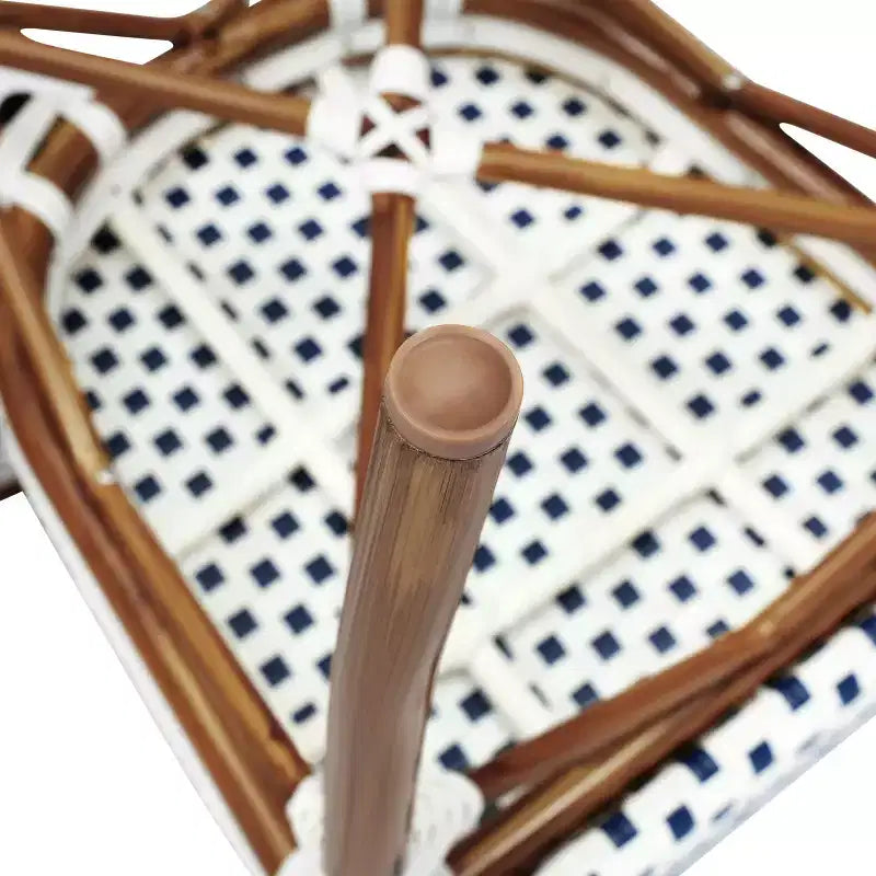 Flash Furniture Lourdes Bistro-Stapelstuhl im Thonet-Stil für den gewerblichen Innen- und Außenbereich, PE-Rattan und Aluminiumgestell