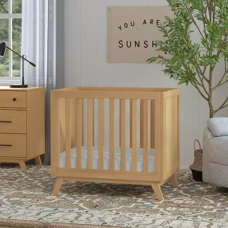 daVinci Otto 3-in-1 umbaubares Mini-Kinderbett mit 4 Matratzen