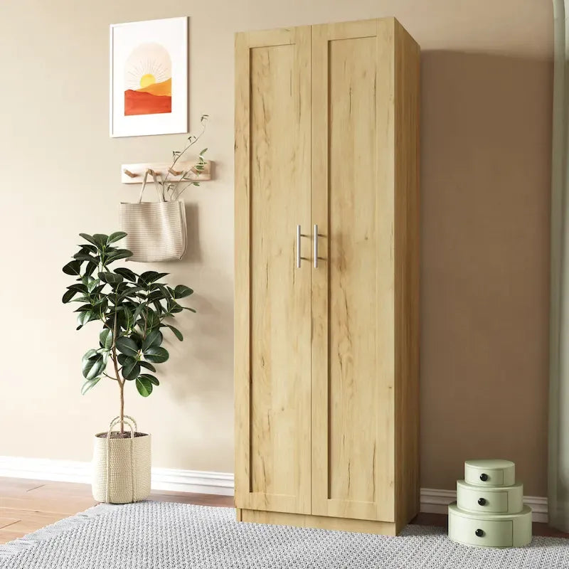Hoher Kleiderschrank mit 3 Einlegeböden