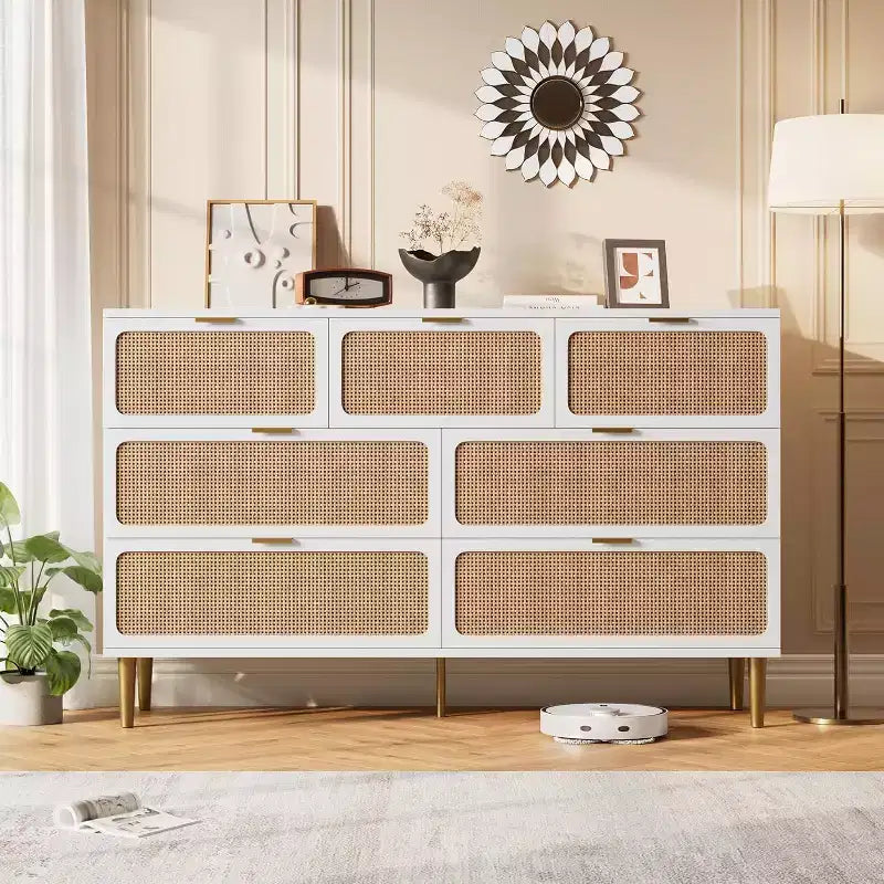 Rattan-Kommoden mit 7 Schubladen fürs Schlafzimmer, hohe Kommode mit tiefen Schubladen, große Schubladenkommode für den Kleiderschrank mit breiter Ablagefläche, Holzkommode fürs Wohnzimmer