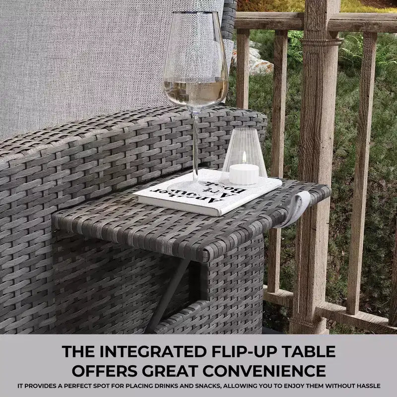 Indoor-Outdoor-Sessel aus Korbgeflecht mit hochklappbarem Tisch und Luftpumpe, 155° flach verstellbar, verstellbarer Liegesessel aus Korbgeflecht mit Rückenlehne und Fußstütze