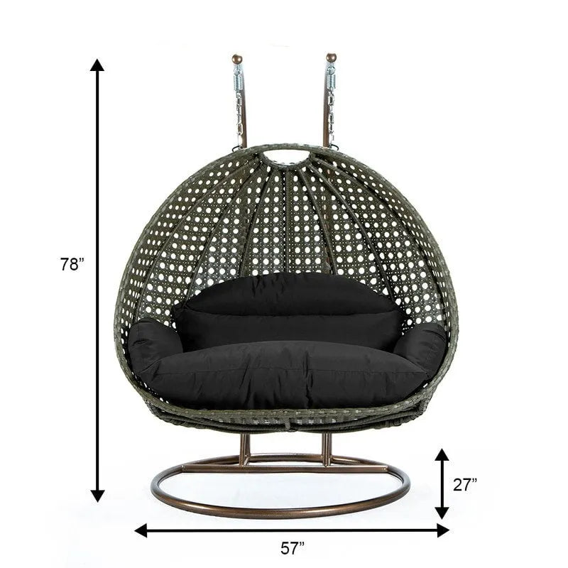 LeisureMod Hängesessel in Ei-Form für 2 Personen mit Gestell - Rattan-Pendelsessel für drinnen und draußen, Hängemattensessel für die Terrasse mit Kissen