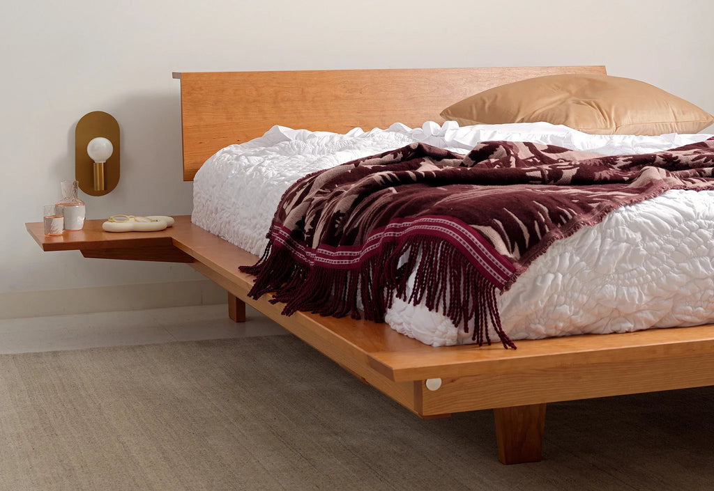 Letto a piattaforma - minimalista fino all'essenziale, elimina ogni pretesa con la sua serie di ampie superfici perimetrali