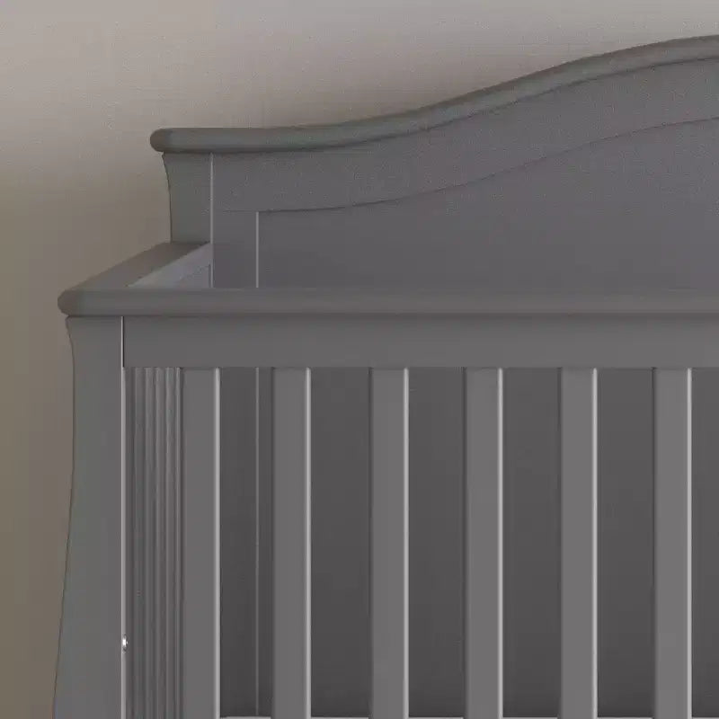 4-in-1-Umbaubett, lässt sich in ein Tagesbett, Kleinkinderbett und Doppelbett umwandeln, 3 Matratzenpositionen, babyfreundliche Lackierung