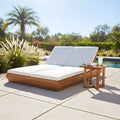Ensemble de deux bains de soleil de patio modernes en acacia Ming de Christopher Knight Home, avec table d’appoint carrée à lattes