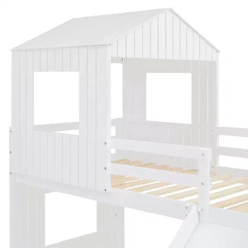 Letto a castello in legno Luxystar con letto singolo sopra e matrimoniale sotto, casetta, scivolo e sponde di sicurezza