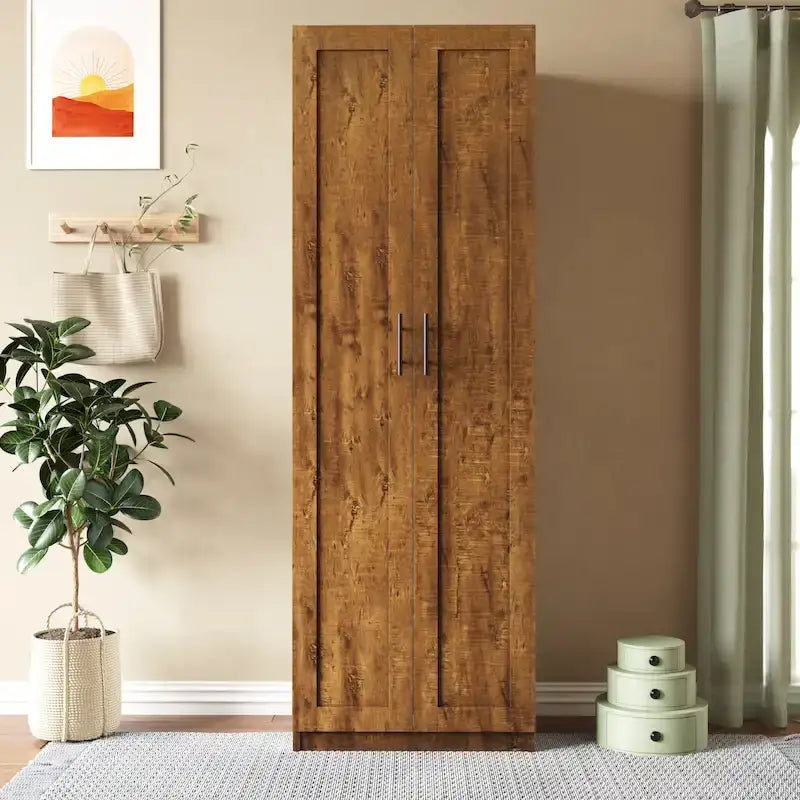 Hoher Kleiderschrank mit 3 Einlegeböden