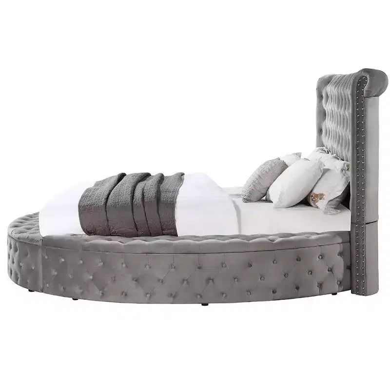 Letto matrimoniale Gaiva 109 in velluto grigio - Acme Furniture: elegante design con borchie decorative e bottoni capitonné, struttura in legno composito
