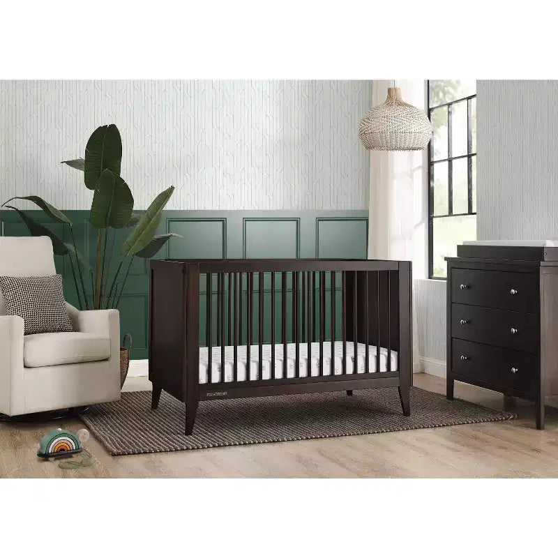 Delta Children Ollie 4-in-1-Umbaubabybett mit Umbaumöglichkeit zum Tagesbett