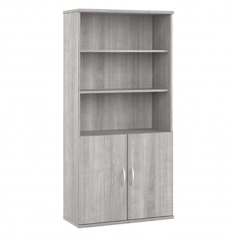 Hoge boekenkast met 5 planken en deuren