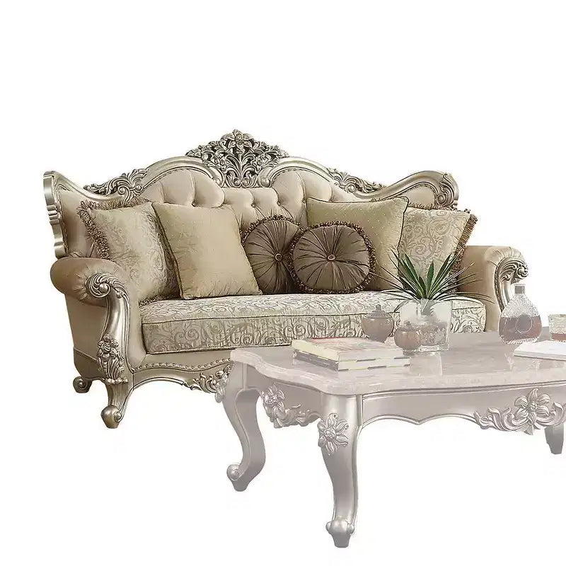88 Bentley-Sofa aus Stoff/Champagner - Acme Furniture: viktorianisch inspiriert, gesteppt, mit gerollten Armlehnen