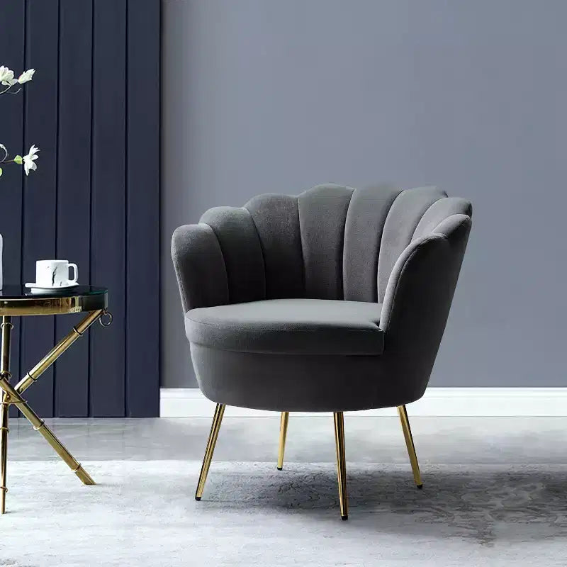 Bequemer Clubsessel mit goldfarbenen Metallbeinen, Akzentsessel fürs Wohnzimmer
