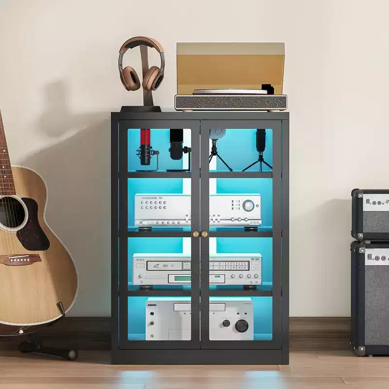 Bekrvio metalen mediakast, stereokast met 4 niveaus, glazen deuren en verstelbare planken, audio-AV-rek met kabelbeheer