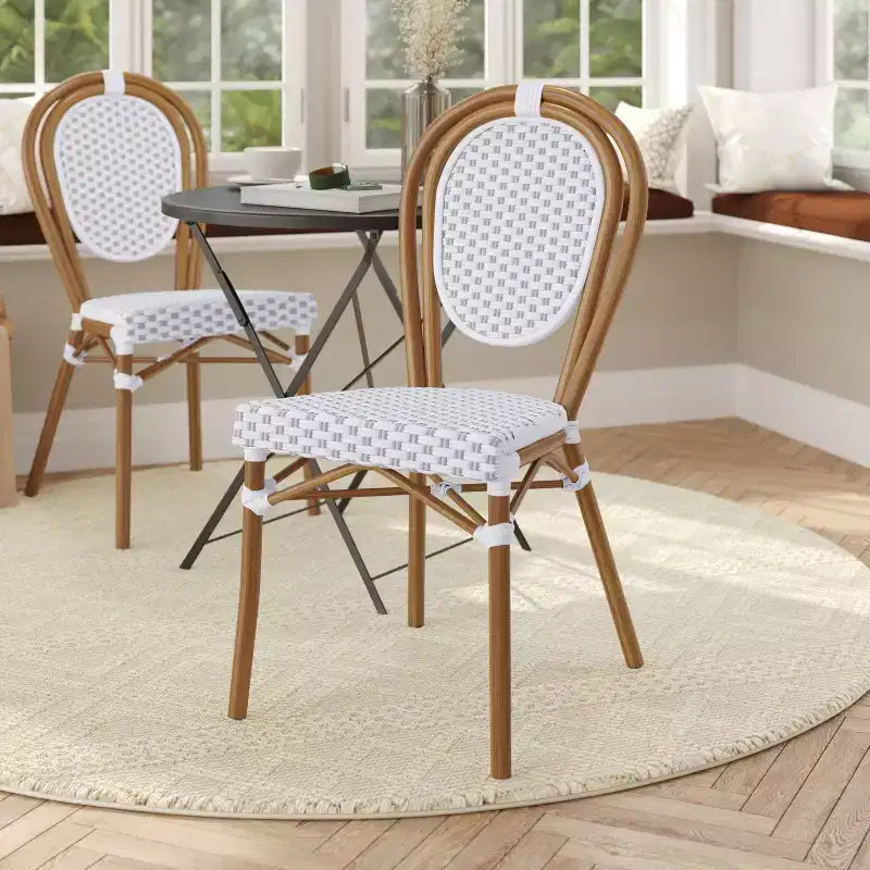Flash Furniture Lourdes Bistro-Stapelstuhl im Thonet-Stil für den gewerblichen Innen- und Außenbereich, PE-Rattan und Aluminiumgestell