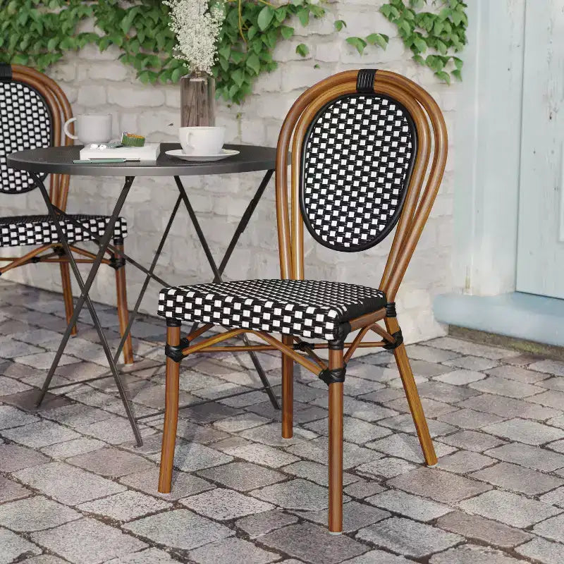 Flash Furniture Lourdes Bistro-Stapelstuhl im Thonet-Stil für den gewerblichen Innen- und Außenbereich, PE-Rattan und Aluminiumgestell