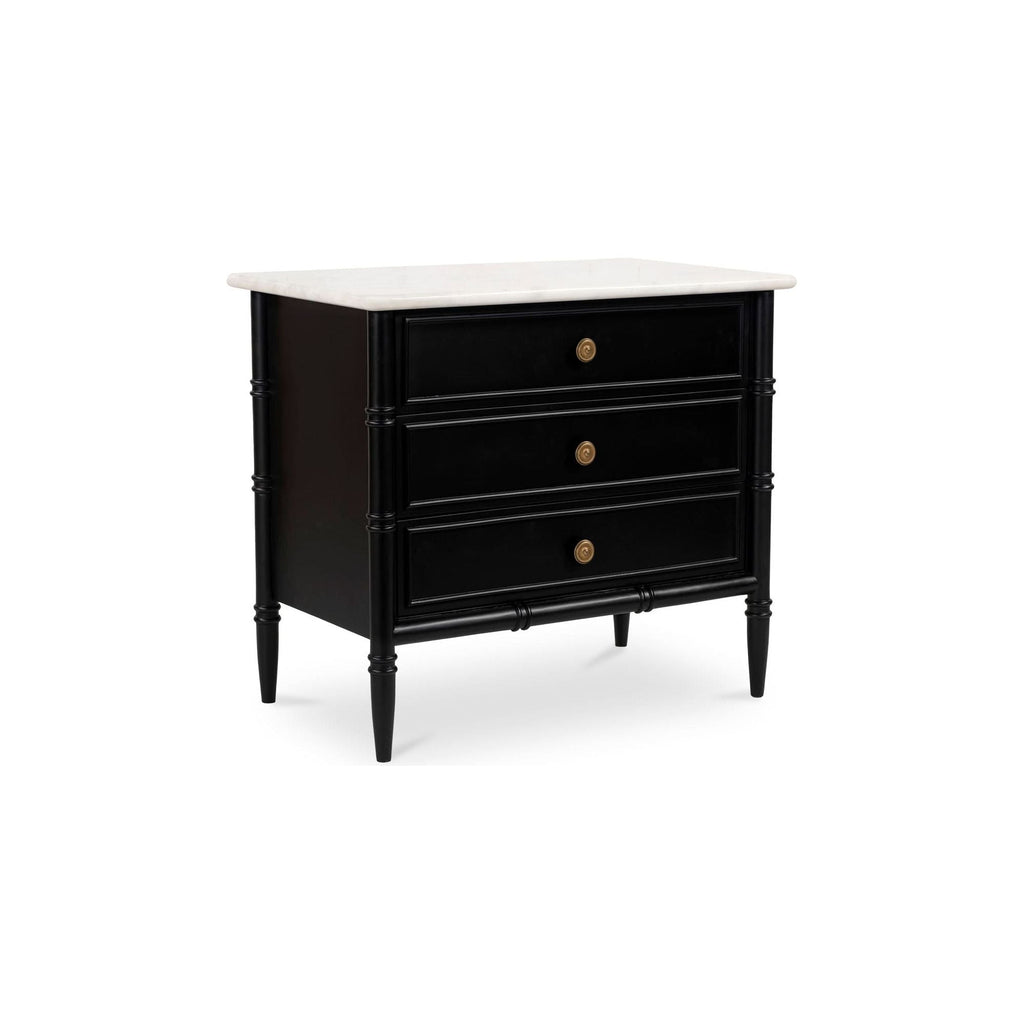 Comodino di ispirazione provenzale in legno di mango con piano in marmo, maniglie in ottone e due cassetti per la camera da letto