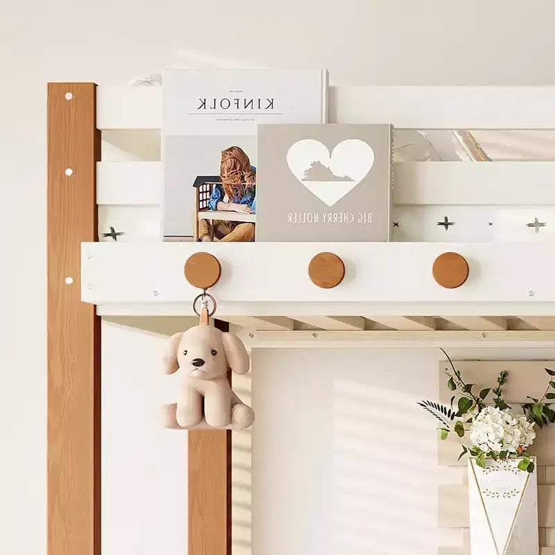 Modernes Hochbett im Loft-Stil mit Kleiderhaken, Ablagefächern und Platz unter dem Bett