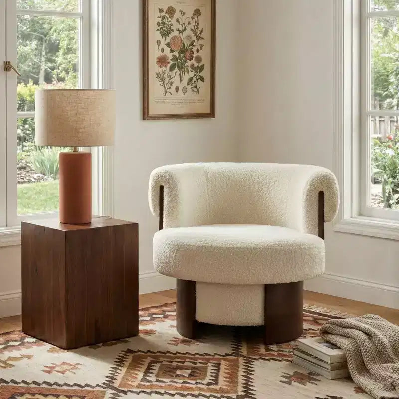 Whisen 360° draaibare kuipstoel met sculpturaal gebogen houten ontwerp, massief houten frame, 32 inch breed, veelzijdig voor woonkamer en slaapkamer
