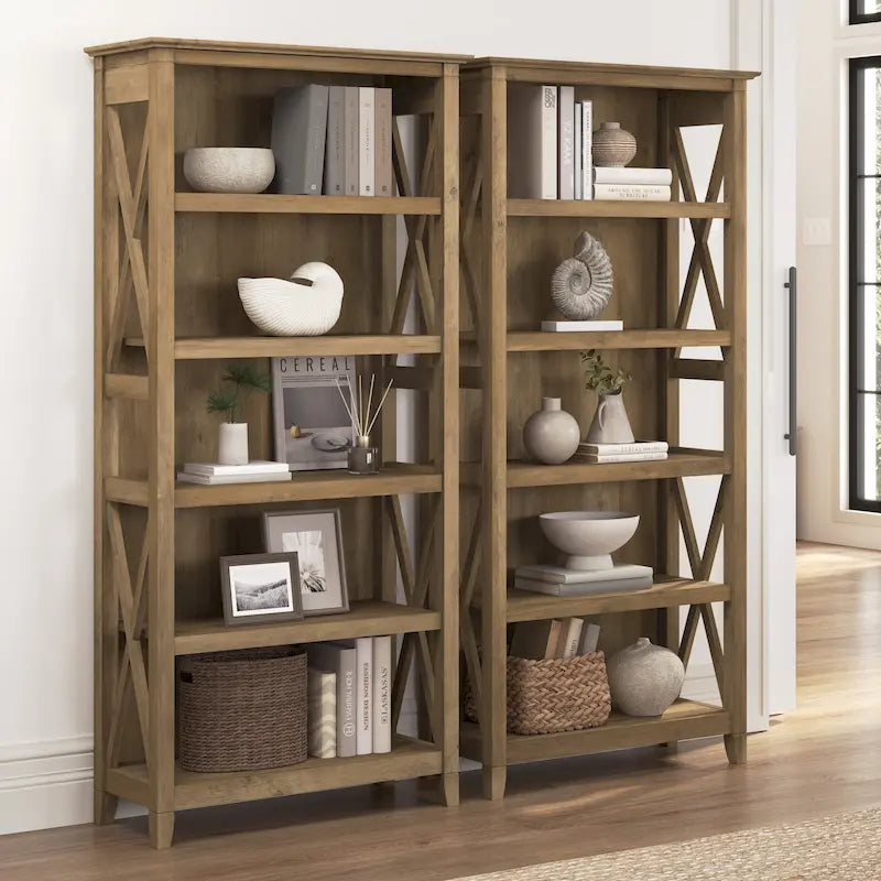 Boekenkast met 5 planken uit de Key West-serie van Bush Furniture
