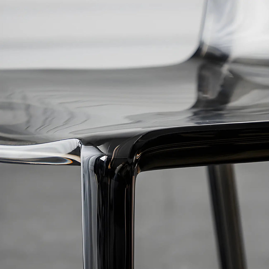 Bernsteinfarbener Acryl-Esszimmerstuhl ohne Armlehnen mit niedriger Rückenlehne