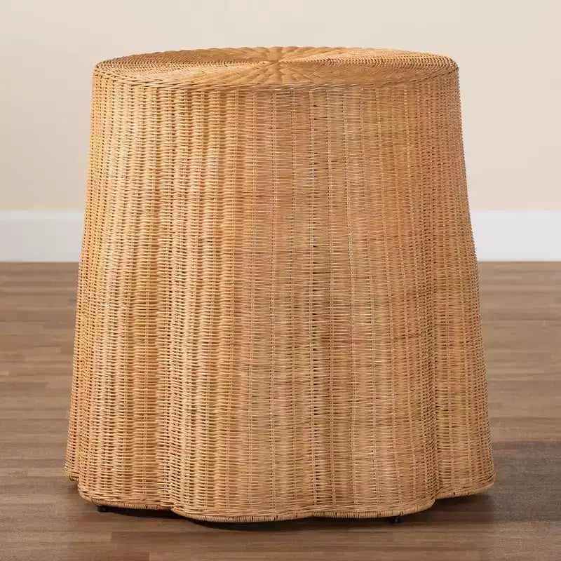 bali & pari Palm Beistelltisch aus Rattan im Boho-Stil, honigfarben und muschelförmig