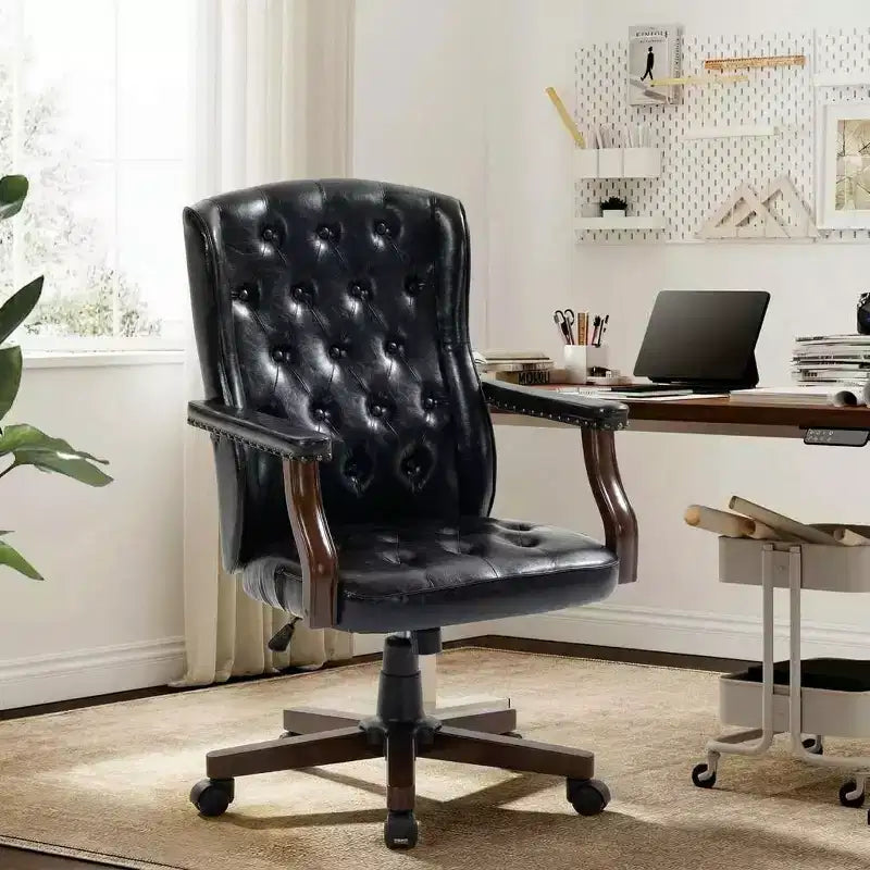 Sedia da ufficio direzionale con design a schienale alto e funzione girevole per l'ufficio domestico