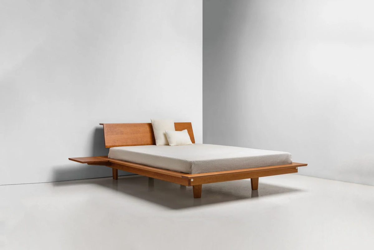 Letto a piattaforma - minimalista fino all'essenziale, elimina ogni pretesa con la sua serie di ampie superfici perimetrali