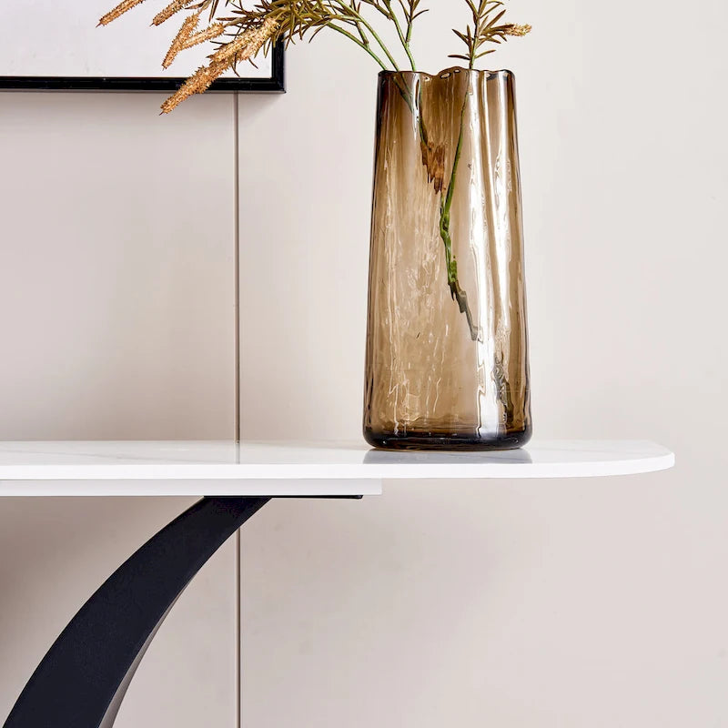 Moderner Konsolentisch, elegantes Design, Metallgestell mit verstellbaren Fußgleitern für den Eingangsbereich