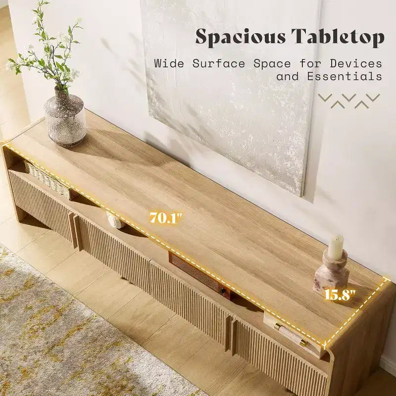 AMERLIFE Meuble TV moderne de 70 au design cannelé avec placards de rangement, pour téléviseurs jusqu'à 80, meuble de divertissement en bois, console multimédia pour le salon