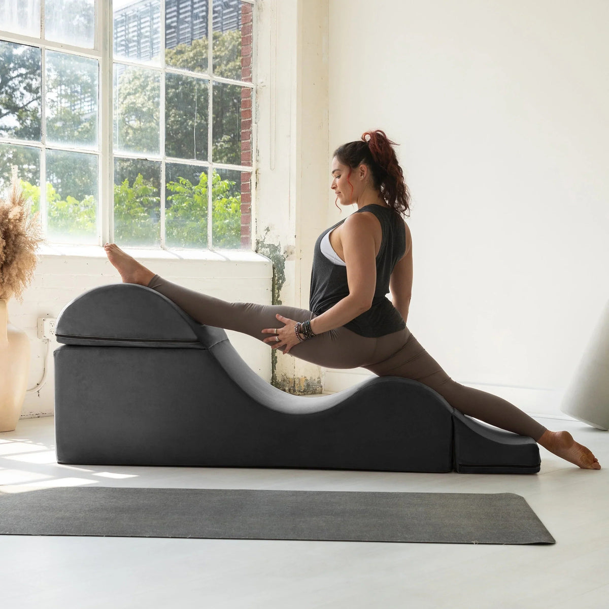 Méridienne convertible Avana Kami / yoga et massage - pouf 2-en-1 avec chaise longue de yoga pliable dissimulée, microvelours - N/A