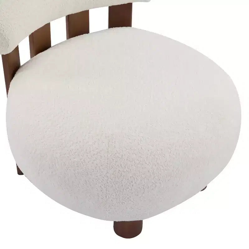 Poltrona d'accento Christopher Knight Home Gareth in legno moderno con rivestimento bouclé