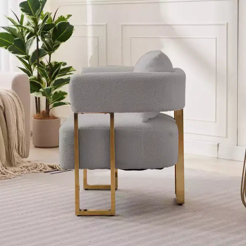 Set van 2 moderne gestoffeerde fauteuils met gouden metalen poten voor woonkamer, slaapkamer of kantoor