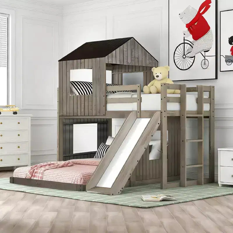 Letto a castello in legno Luxystar con letto singolo sopra e matrimoniale sotto, casetta, scivolo e sponde di sicurezza