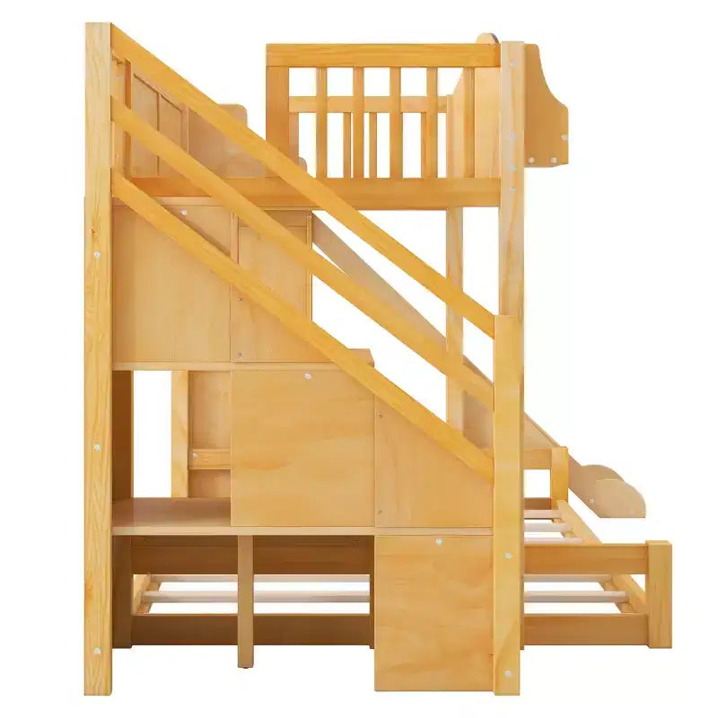Stapelbed met een twijfelaar boven een tweepersoonsbed, met glijbaan, planken, opbergtreden en kledingkast voor de kinderkamer