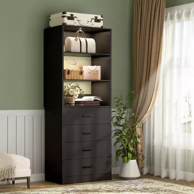 Schrank-Organisationssystem mit Holzschubladen und Regalen