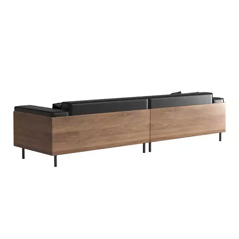 Divano contemporaneo in pelle da 98.42 con struttura in legno massello, gambe in metallo e 3 cuscini decorativi
