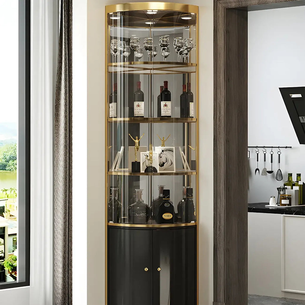 Glamouröser, glänzender Vitrinenschrank aus Glas und goldfarbenem Metall mit abgerundeter Ecke