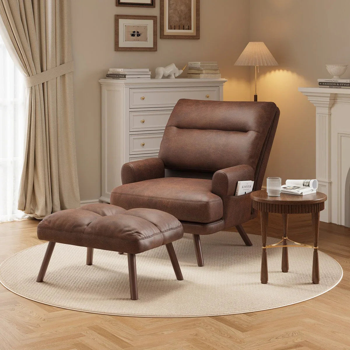 Verstellbarer Relaxsessel mit Hocker