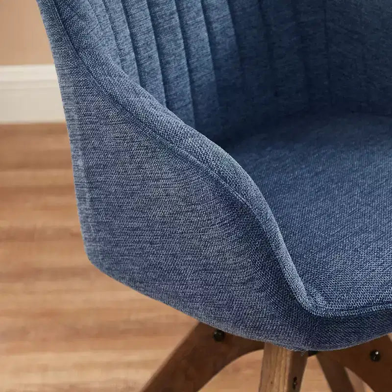 Art Leon comfortabele draaibare fauteuil van stof met poten van massief eikenhout