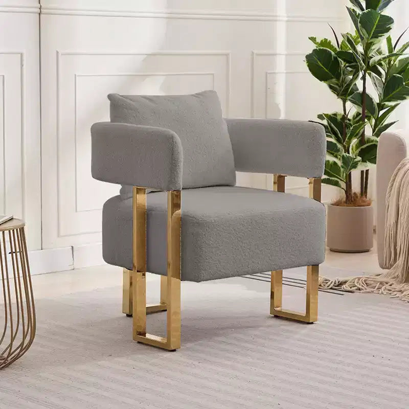 Set van 2 moderne gestoffeerde fauteuils met gouden metalen poten voor woonkamer, slaapkamer of kantoor