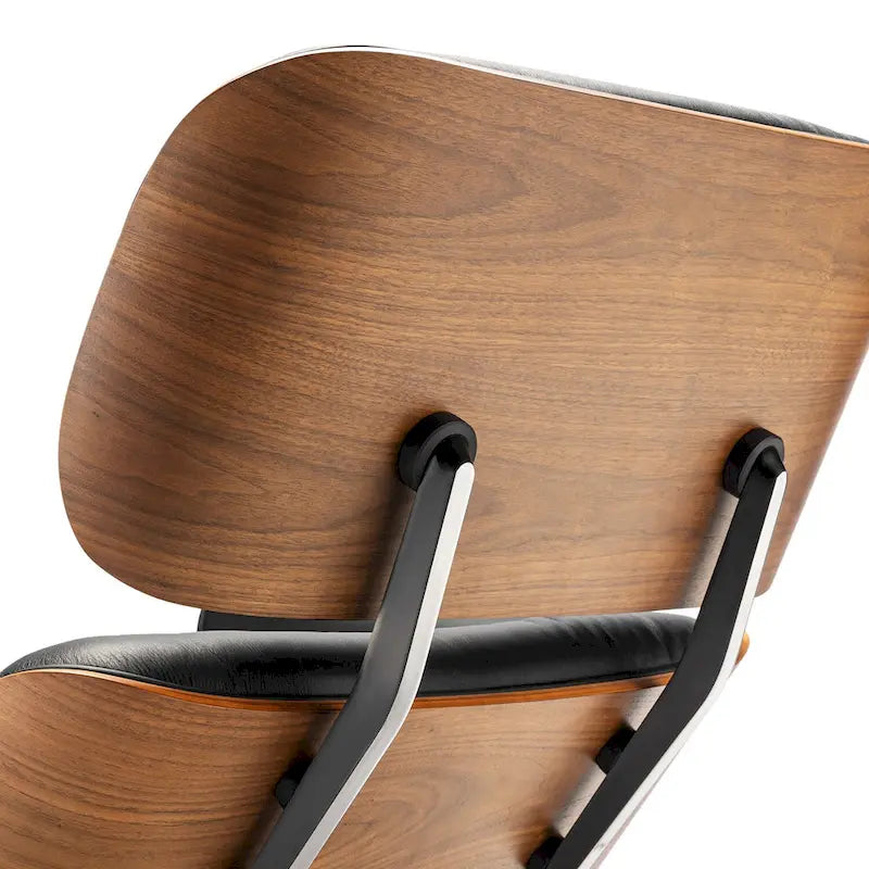 Poltrona lounge d’accento Furgle in vera pelle con pouf e legno di noce