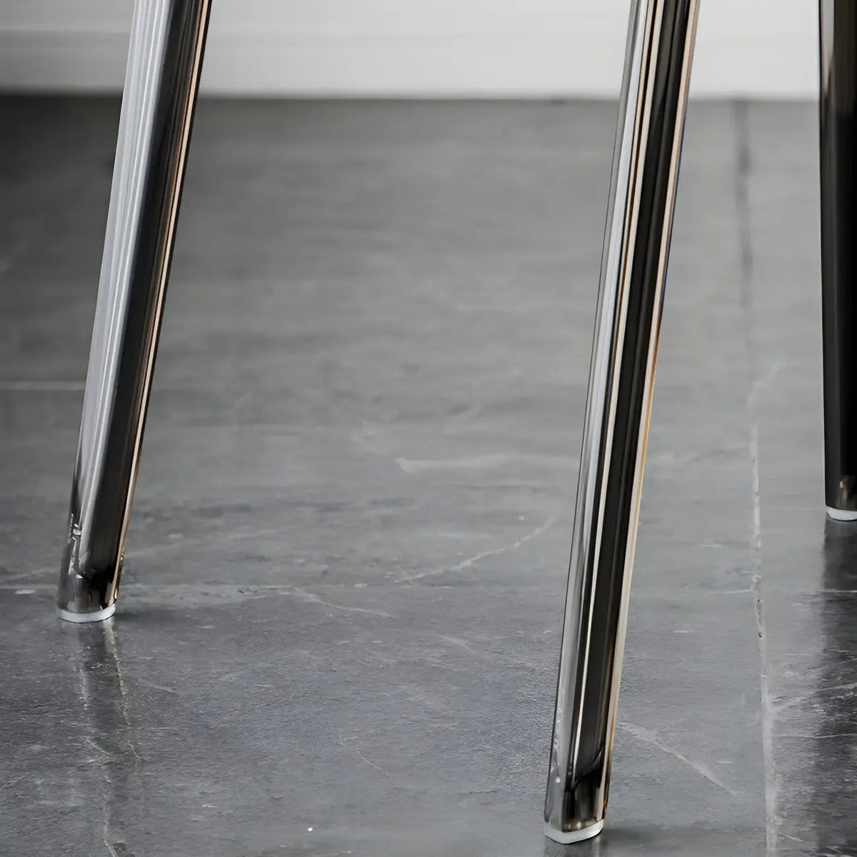 Bernsteinfarbener Acryl-Esszimmerstuhl ohne Armlehnen mit niedriger Rückenlehne