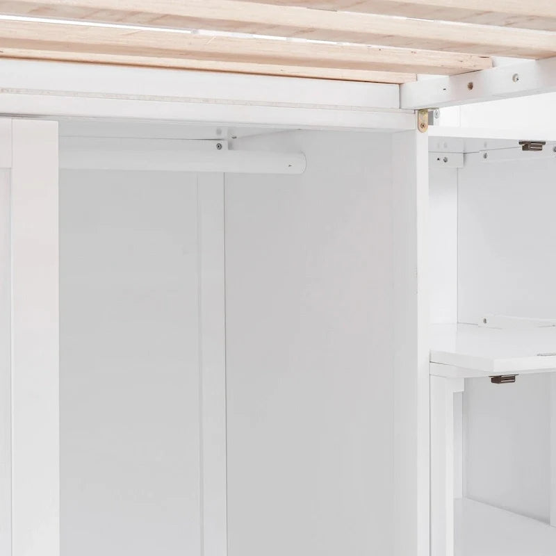 Lits mezzanine doubles jumeaux avec armoires et escalier
