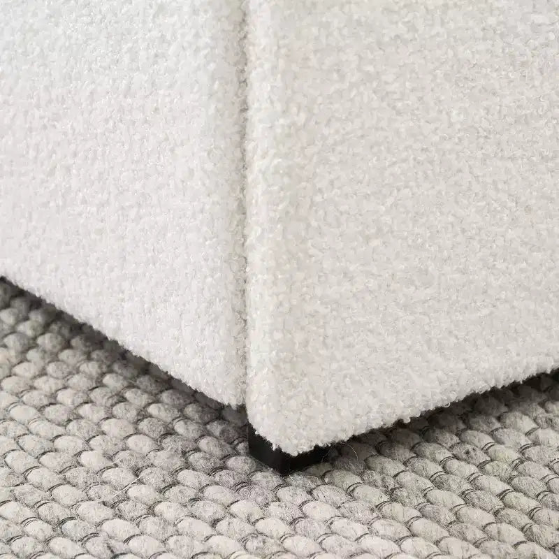 Modernes Queensize-Bett mit Bouclé-Polsterung und Schubladen