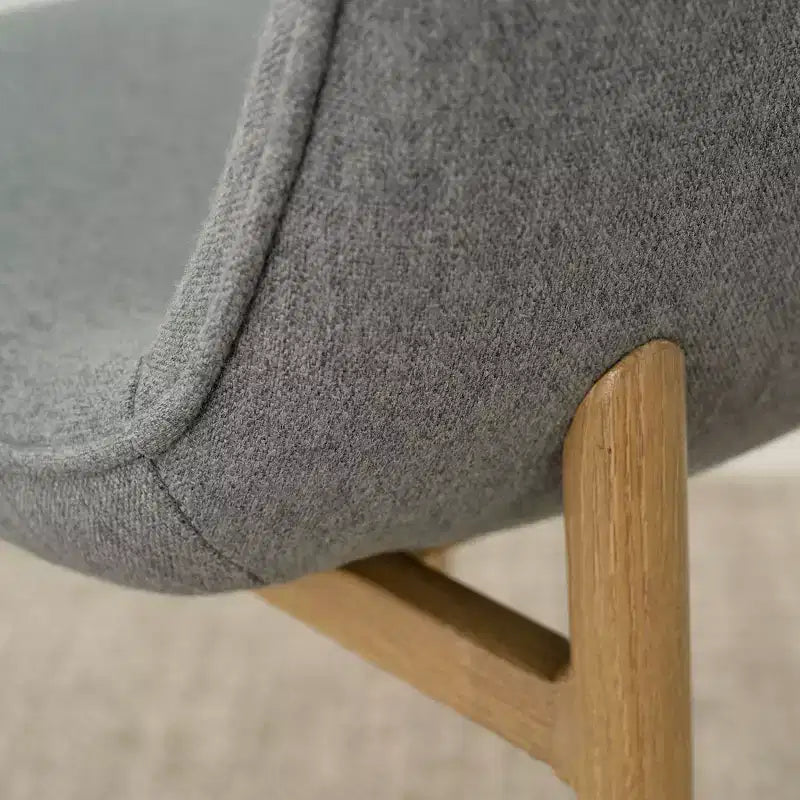 Ensemble de salle à manger rond 5 pièces, table à piètement central de 37 avec plateau effet bois et chaises courbes rembourrées, style moderne-Panipeachy