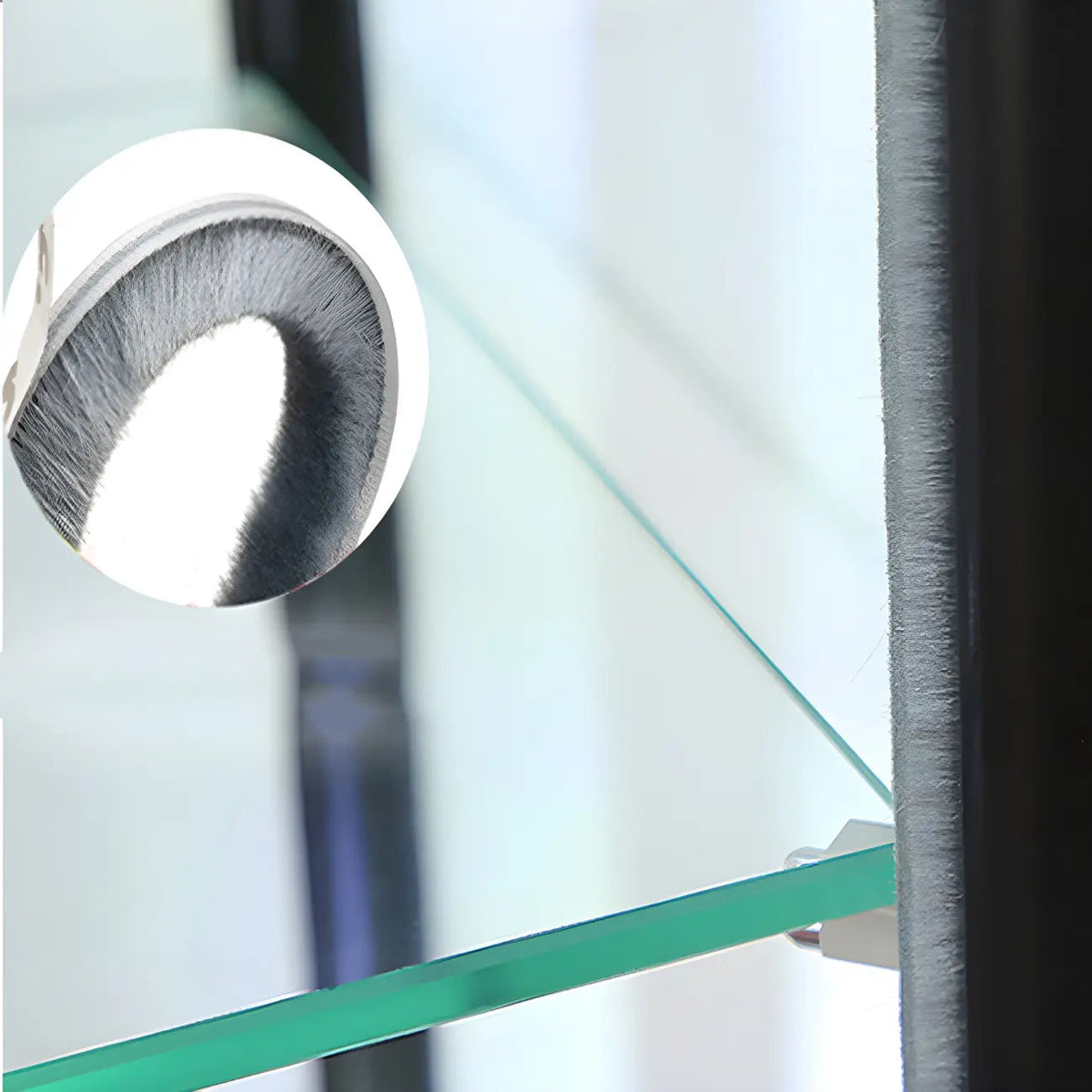 Moderner rechteckiger Vitrinenschrank aus schwarzem Glas