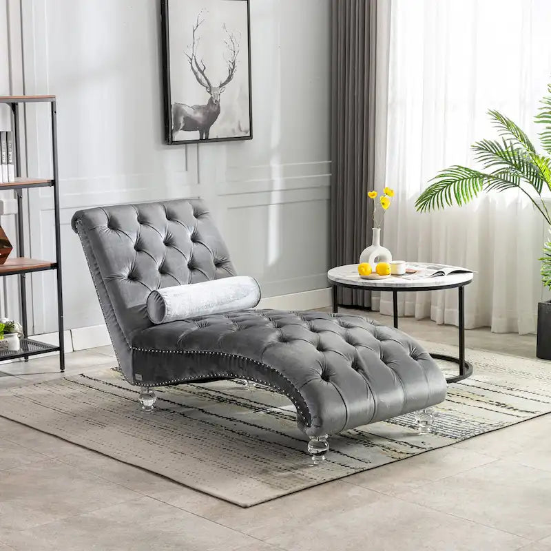 Gepolsterte Samt-Chaiselongue mit Knopfheftung, Liegefunktion, Kissen und Acrylfüßen