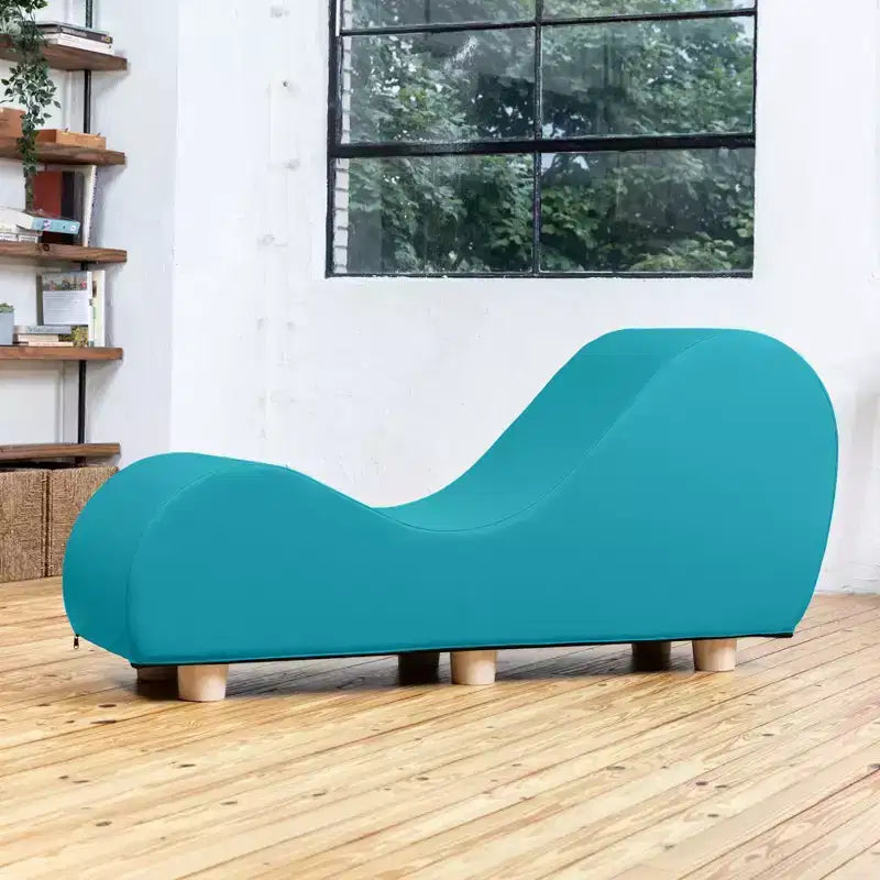 Chaise longue Avana per stretching e relax, gambe in legno di hevea, similpelle - Grigio sottomarino