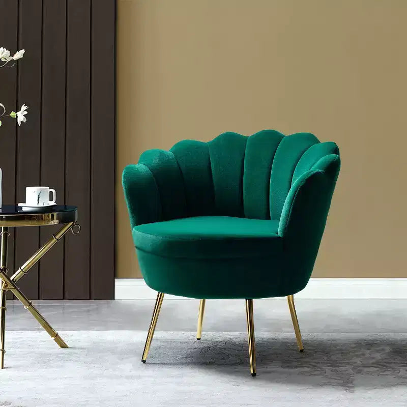 Bequemer Clubsessel mit goldfarbenen Metallbeinen, Akzentsessel fürs Wohnzimmer